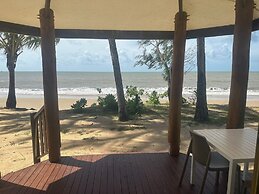 Ellis Beach Oceanfront Bungalows