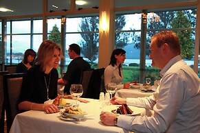 Distinction Te Anau Hotel And Villas