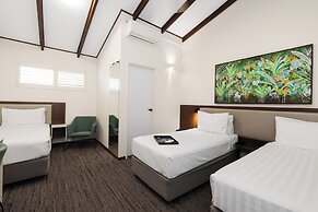 Palms City Resort