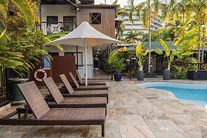 Palms City Resort