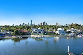 Hotel ULTIQA Freshwater Point Resort, Broadbeach Waters, Australia ...