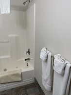 Colonial Motel