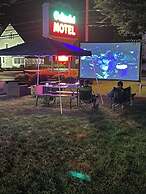 Colonial Motel
