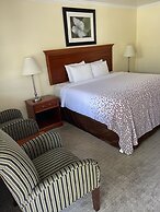 Colonial Motel