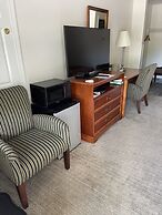 Colonial Motel