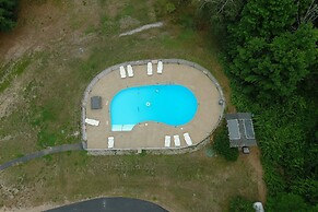 Colonial Motel