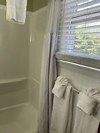 Colonial Motel