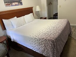 Colonial Motel