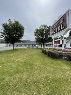 Colonial Motel