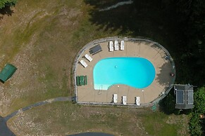 Colonial Motel
