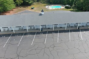 Colonial Motel
