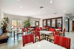 Comfort Suites At WestGate Mall