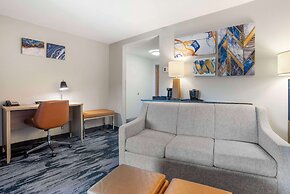 Comfort Suites At WestGate Mall