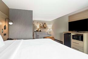 Comfort Suites At WestGate Mall