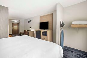 Comfort Suites At WestGate Mall