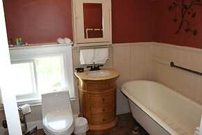 Green Oaks Bed and Breakfast