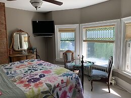 Green Oaks Bed and Breakfast