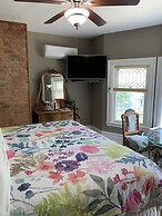Green Oaks Bed and Breakfast