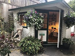 Avlon House Bed & Breakfast