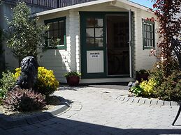 Avlon House Bed & Breakfast