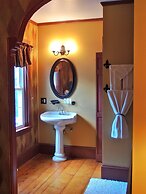 Admiral Peary Inn Bed & Breakfast