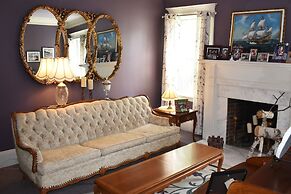Admiral Peary Inn Bed & Breakfast