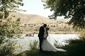 Warm Springs Inn & Winery