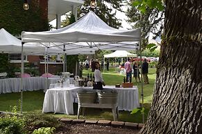 Warm Springs Inn & Winery