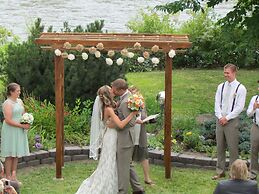 Warm Springs Inn & Winery