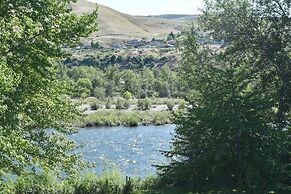 Warm Springs Inn & Winery