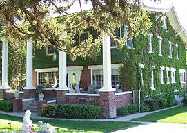 Warm Springs Inn & Winery