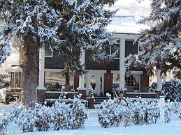 Warm Springs Inn & Winery