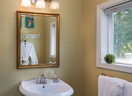 Warm Springs Inn & Winery