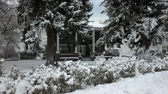 Warm Springs Inn & Winery