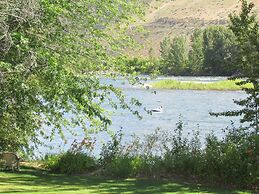 Warm Springs Inn & Winery