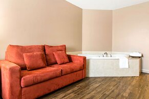 Econo Lodge Inn & Suites