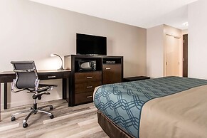 Econo Lodge Inn & Suites