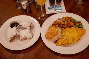 The Roosevelt New Orleans, A Waldorf Astoria Hotel