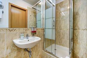 Polikoff Business Hotel