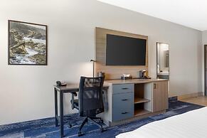 Edgewater Inn and Suites, an Ascend Collection Hotel