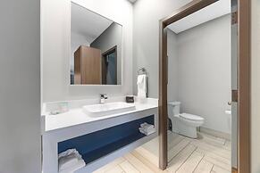 Edgewater Inn and Suites, an Ascend Collection Hotel
