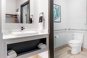 Edgewater Inn and Suites, an Ascend Collection Hotel