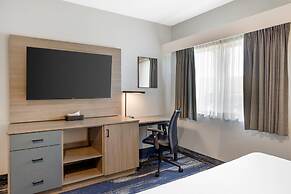Edgewater Inn and Suites, an Ascend Collection Hotel