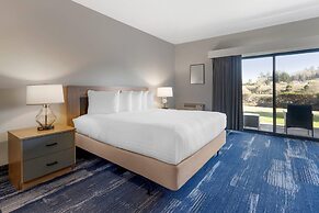 Edgewater Inn and Suites, an Ascend Collection Hotel