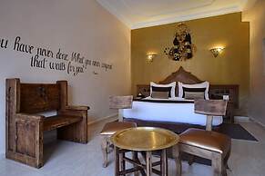 Oscar Hotel by Atlas Studios