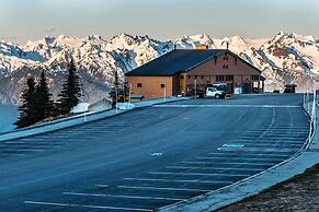 Olympic Inn & Suites