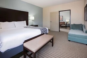 La Quinta Inn & Suites by Wyndham DFW Airport West - Euless