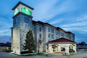 La Quinta Inn & Suites by Wyndham DFW Airport West - Euless