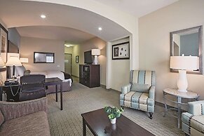 La Quinta Inn & Suites by Wyndham DFW Airport West - Euless
