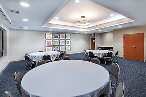 Holiday Inn Express Hotel and Suites Pryor by IHG